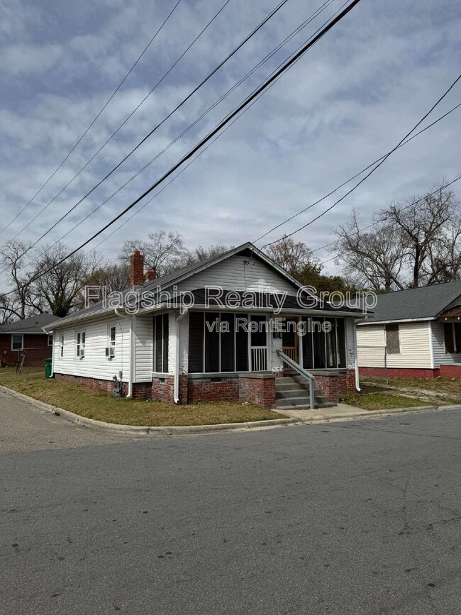 Primary Photo - 516 Roosevelt Ave