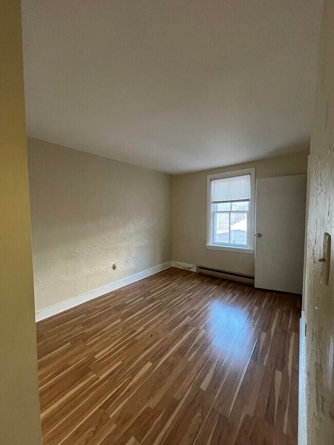 Building Photo - 617 N 2nd St