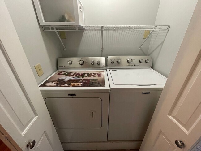 Building Photo - Charming 4 Bedroom Home in Downtown Shelbyville – Prime Location & Classic Comfort