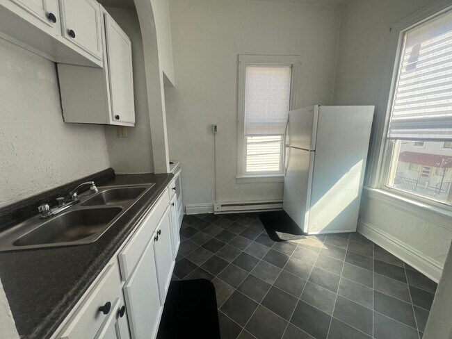 Building Photo - 24 N Hartley St