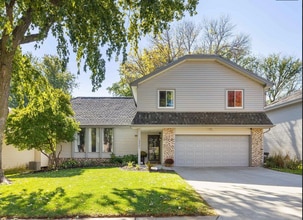 Building Photo - Spacious Millard Home!
