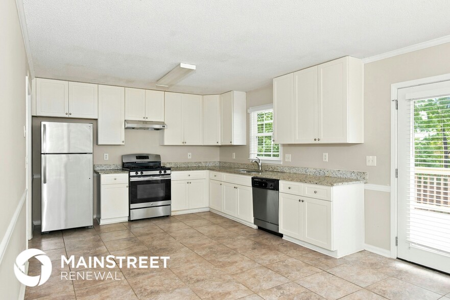 Building Photo - 2728 Horseshoe Creek Dr