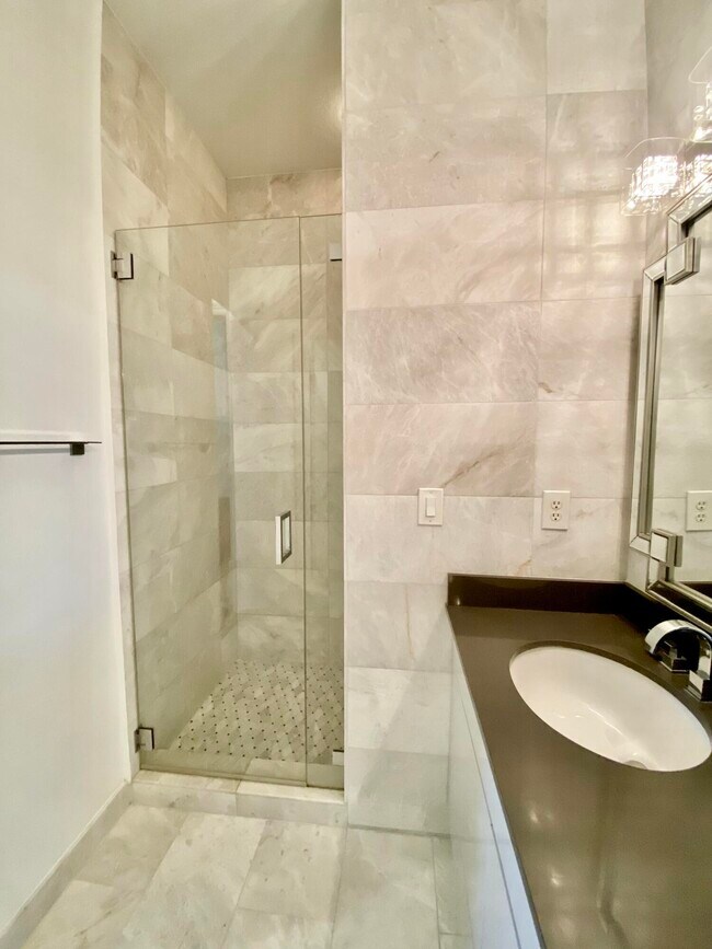 Building Photo - 850 Millbrae Ct