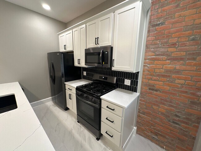 Building Photo - E Lincoln St 59-61 MLR
