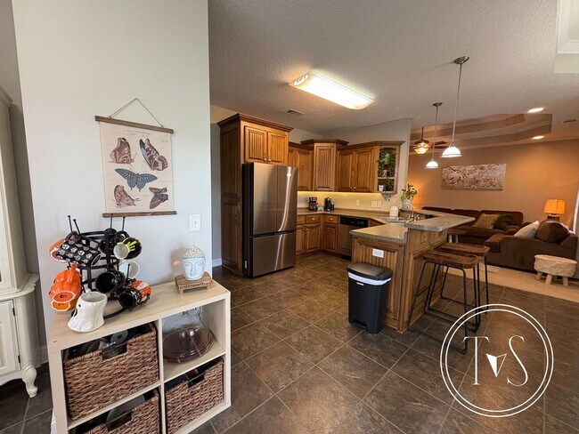 Building Photo - RATE DROP ALERT (WAS $2400/MONTH) and FALL...