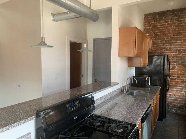 Building Photo - 1223 Bingham St