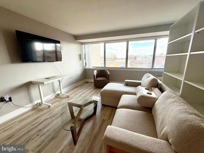 Building Photo - 800 4th St SW