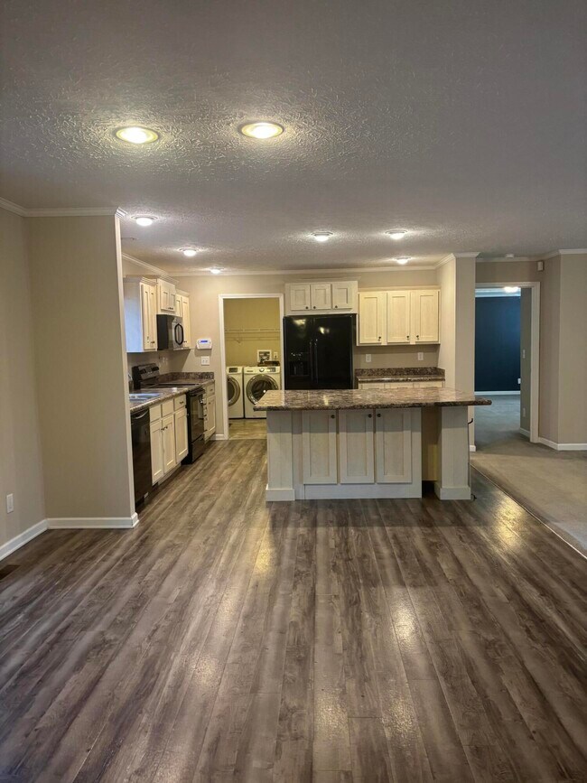 Building Photo - 205 Joy Rd