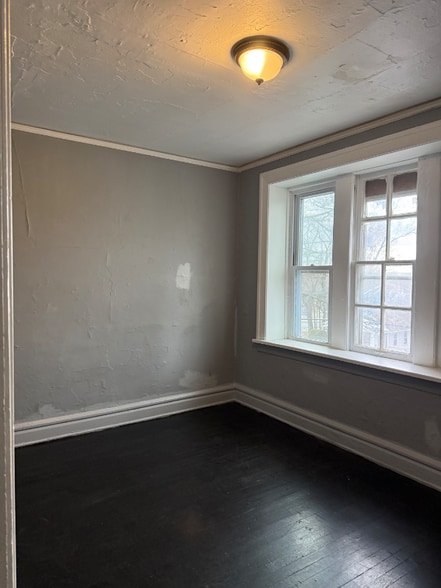 Building Photo - 917 N Winnebago St