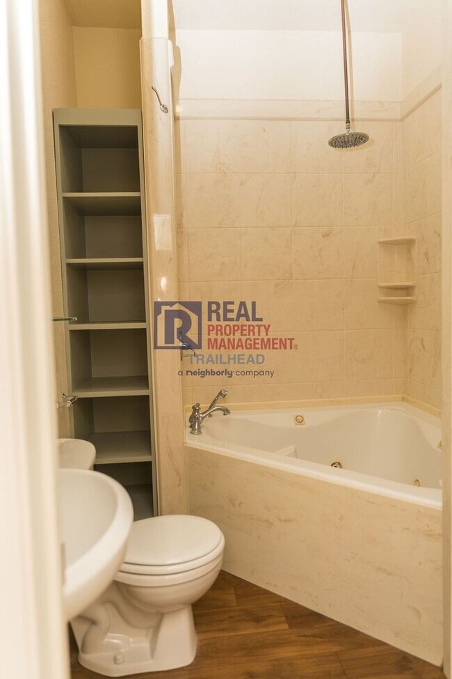 Building Photo - Cozy 2 Bedroom Home Near Historic Downtown Glen Rose