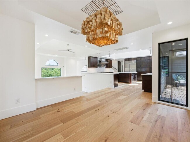 Building Photo - 3911 Dry Creek Dr