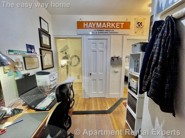 Building Photo - 73 Martin St