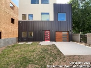 Building Photo - 2615 S Flores St