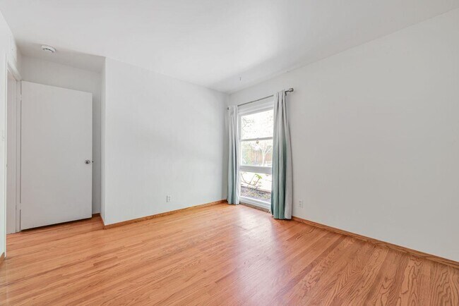 Building Photo - 939 Poplar Ave