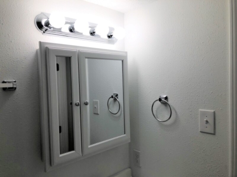 Building Photo - 209 Green Acres Rd