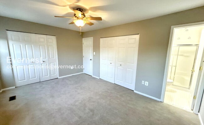 Building Photo - 2058 Mayflower Dr