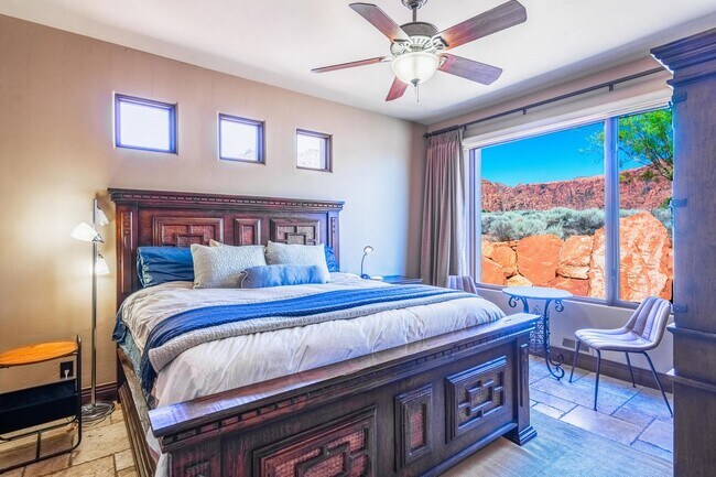 Building Photo - Exquisite Custom Home in Prestigious Commu...