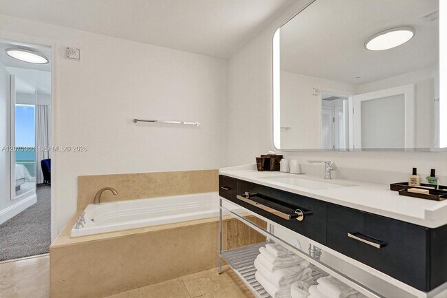 Building Photo - 4401 Collins Ave