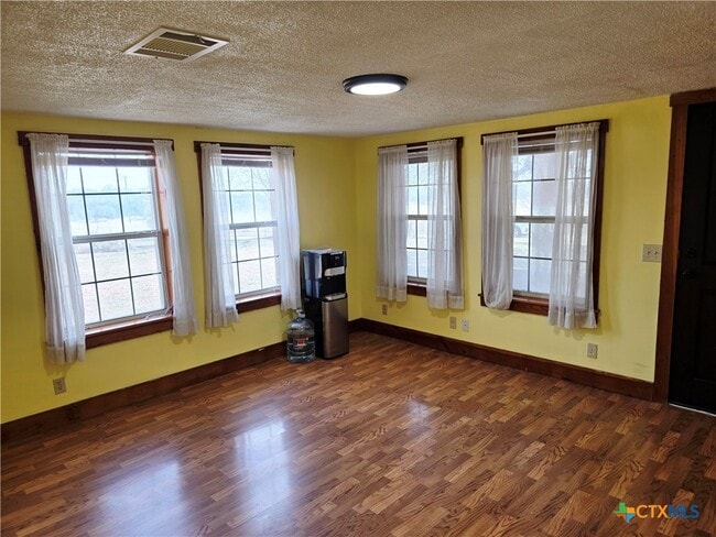 Building Photo - 14942 Cedar Valley Rd