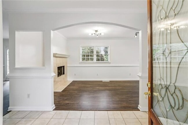 Building Photo - 2581 Sharondale Dr NE