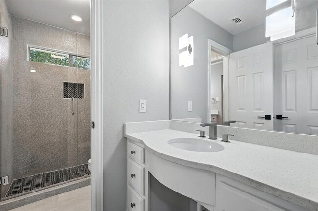 Building Photo - 8220 Misty Shores Ln