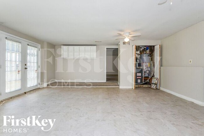 Building Photo - 5598 Emerald Glen