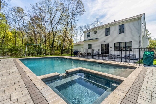 Building Photo - 580 Stars Rd