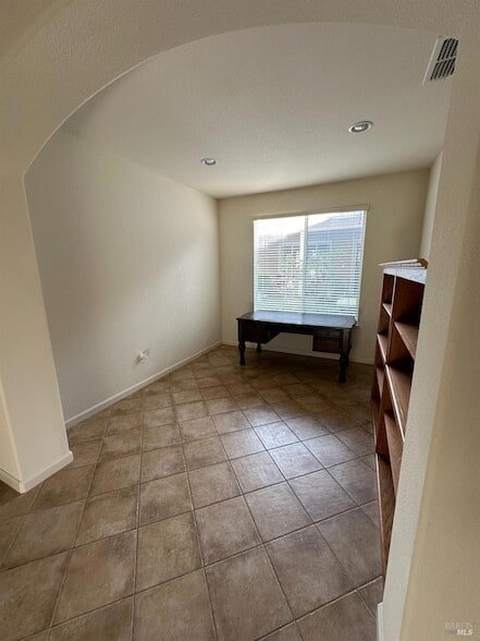 Building Photo - 500 Marianna Pl