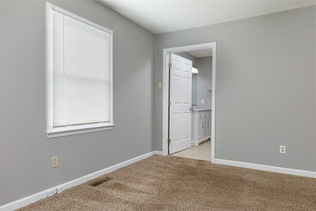 Building Photo - 123 Timberland Trce