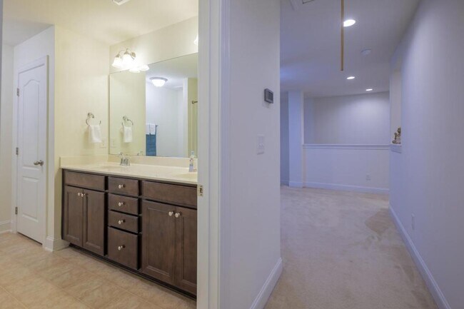 Building Photo - 411 Alamosa Pl
