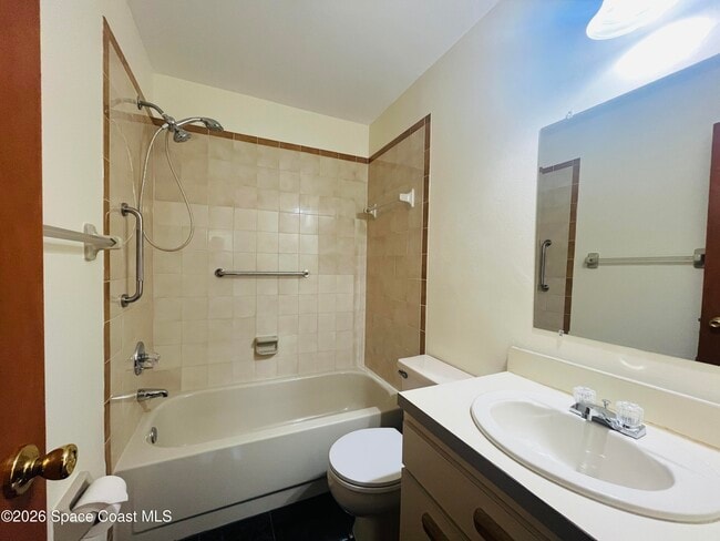 Building Photo - 555 Aster Ct