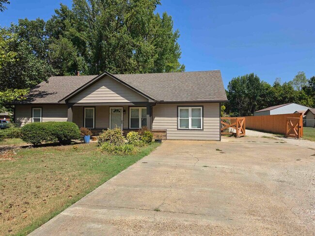 Building Photo - 162 Buford Rd W