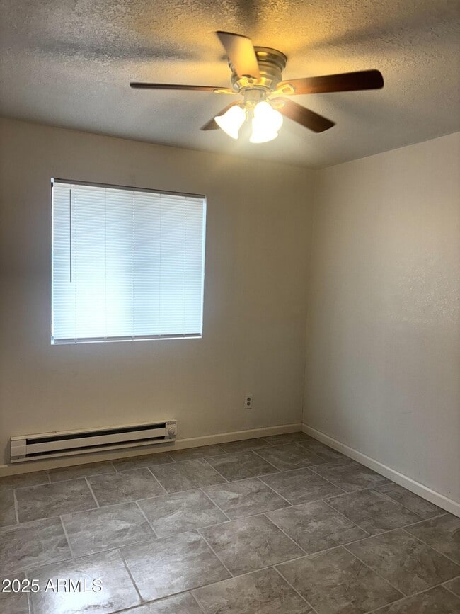 Building Photo - 2135 Hohokam Dr