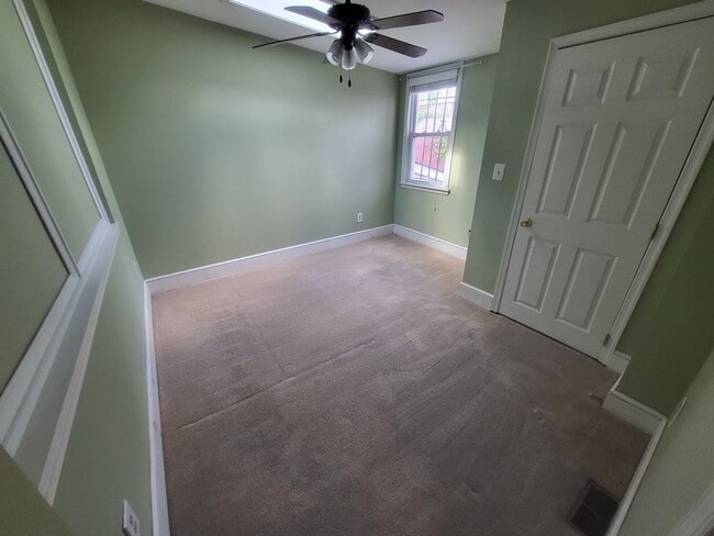 Building Photo - 2 Bedroom 2 Bath with Rooftop Deck!