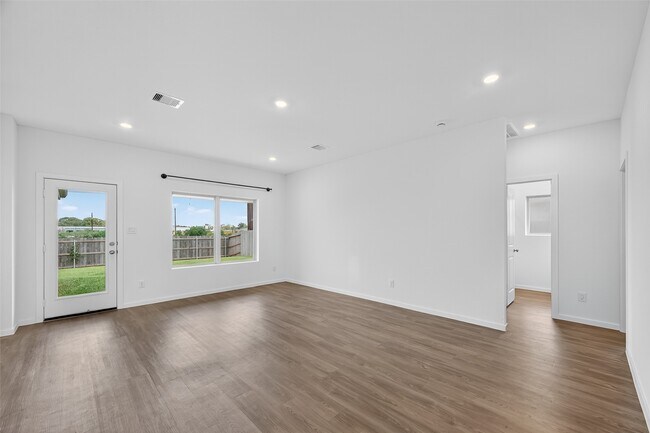 Building Photo - 3013 Myrtle Bch Ln