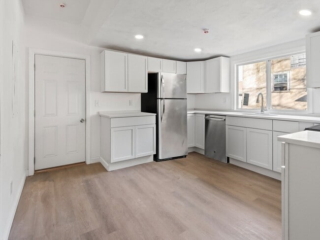 Building Photo - 42 William St