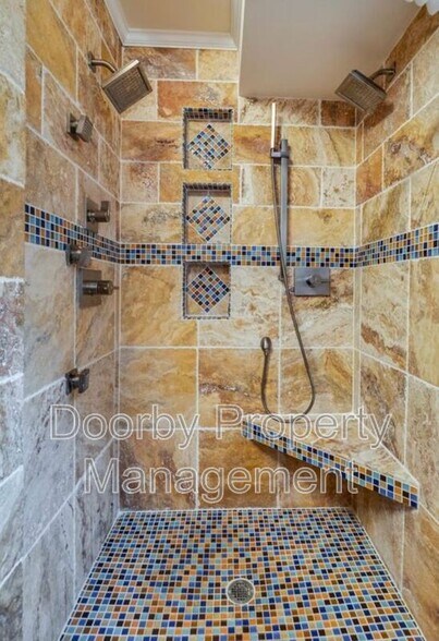 Building Photo - 4557 Ravenwood Dr N