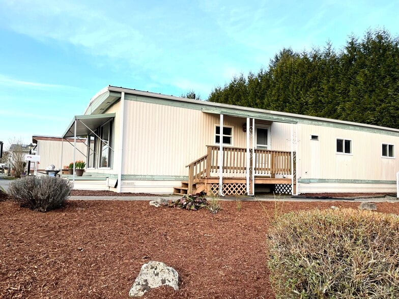 Building Photo - 2322 Tacoma Rd E