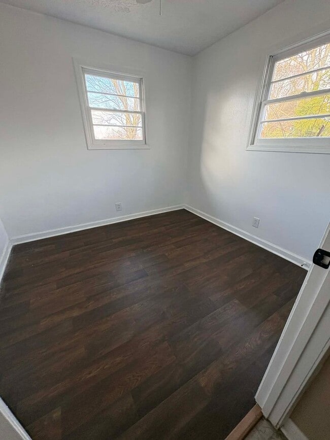 Building Photo - 3BR home with basement!