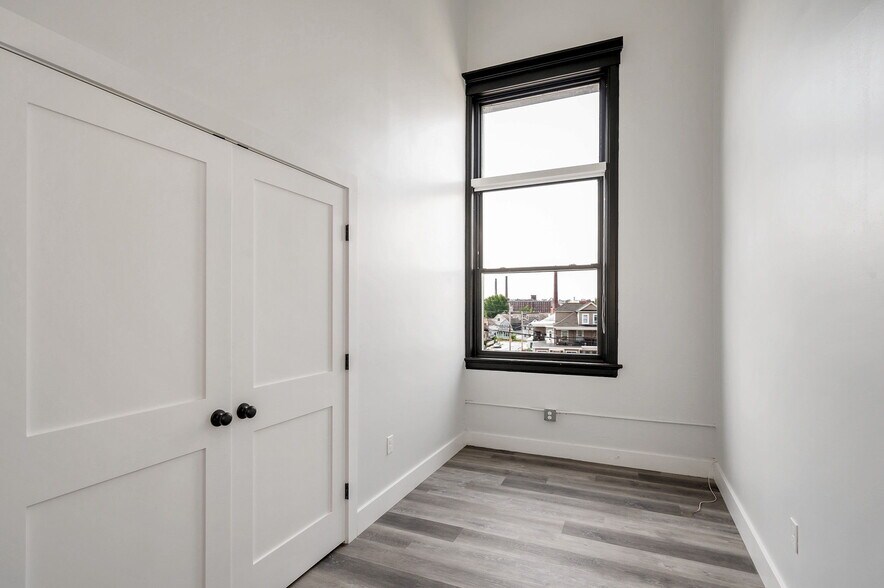 Building Photo - 72 Boisvert St