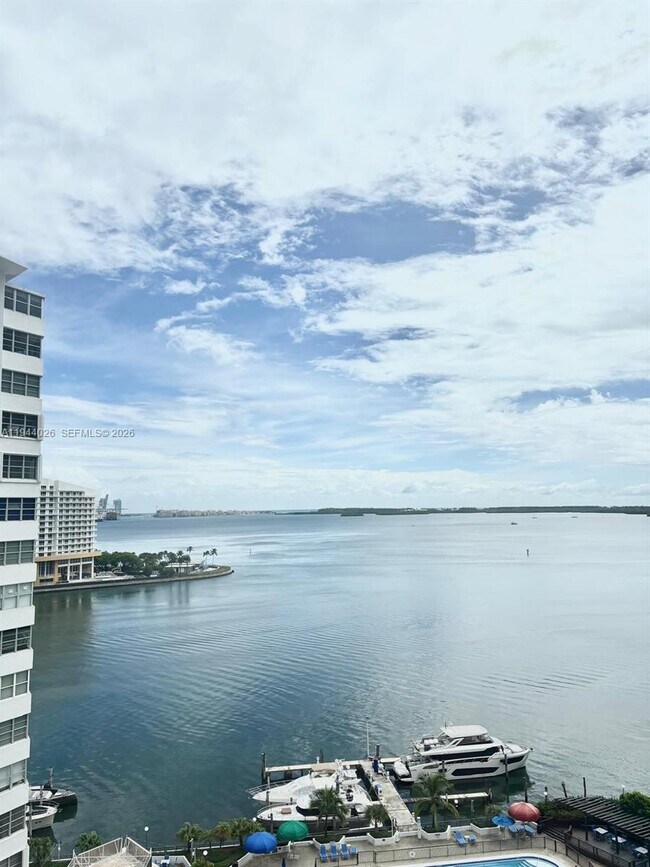 Building Photo - 999 Brickell Bay Dr