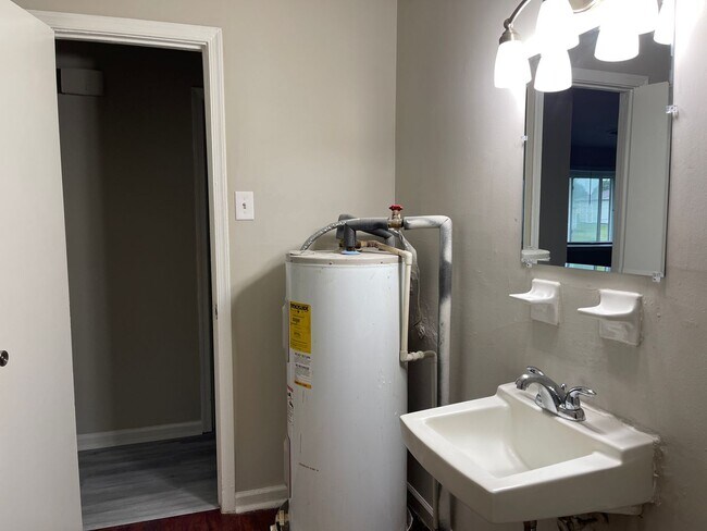 Building Photo - N Valor Drive 1633