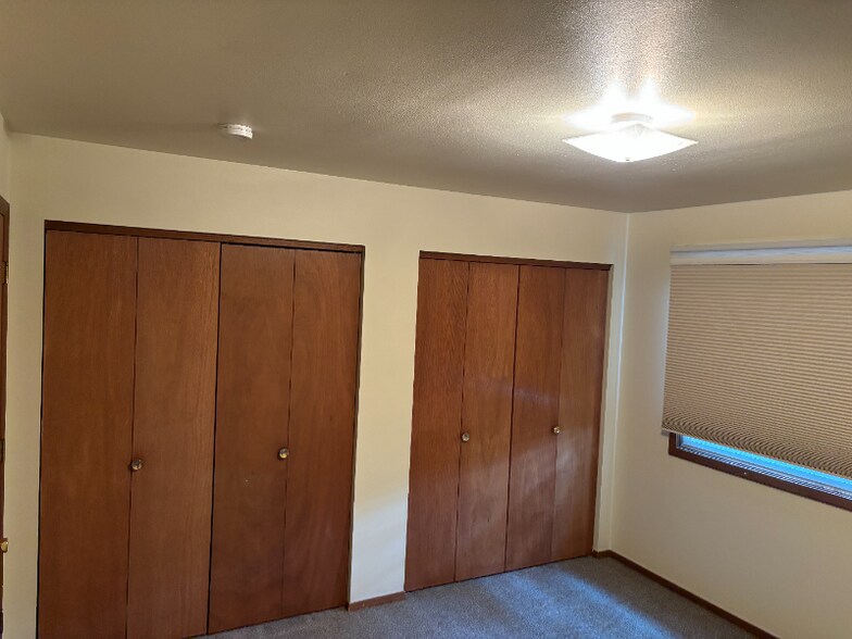 Building Photo - 817 Henry St