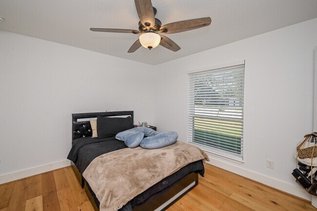 Building Photo - 25602 Yellow Pine Ln