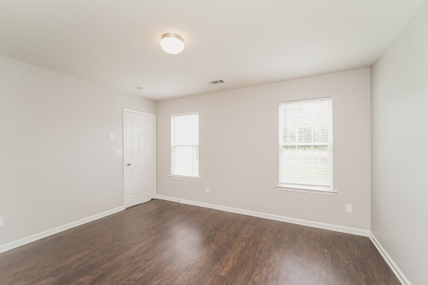 Building Photo - 5713 Henderson Oaks Dr