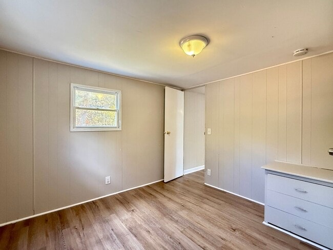 Building Photo - Updated Home in Laurel Lakes NJ FOR RENT $1400