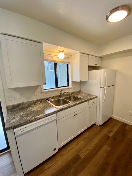 Building Photo - 437 E Beaver Ave