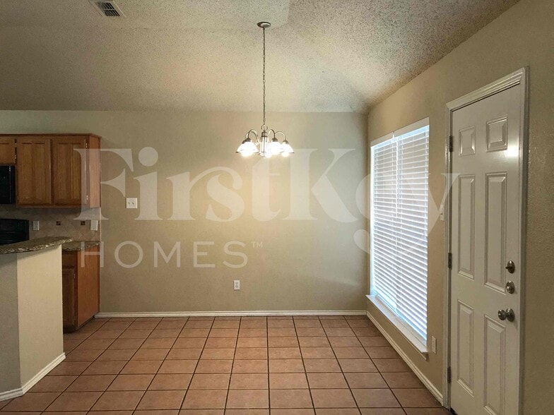 Building Photo - 1371 Gainsborough Way