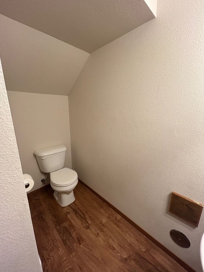 Building Photo - Spacious 3 Bedroom 2.5 Bath Duplex in Post Falls