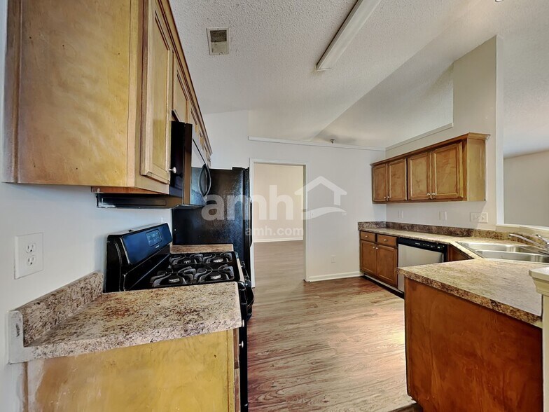 Building Photo - 750 Ashland Park Way